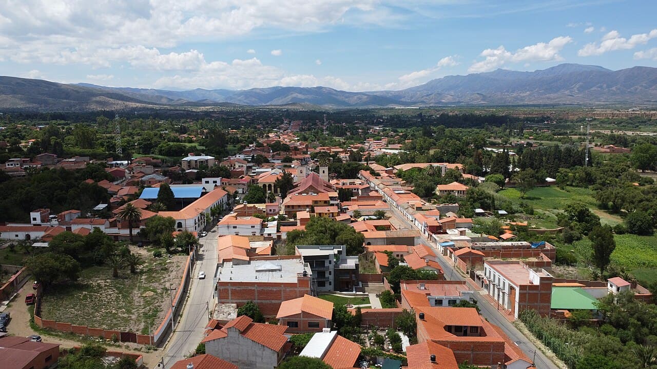 Vista de San Lorenzo hacia el norte, con la iglesia al centro